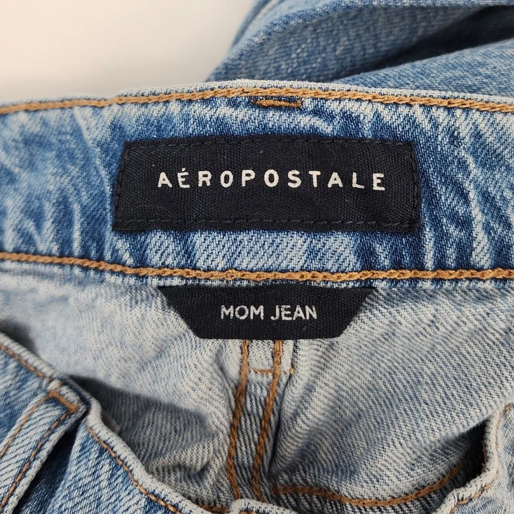 Aeropostale Mom Jean High Rise Distressed Light Wash Denim Size 6